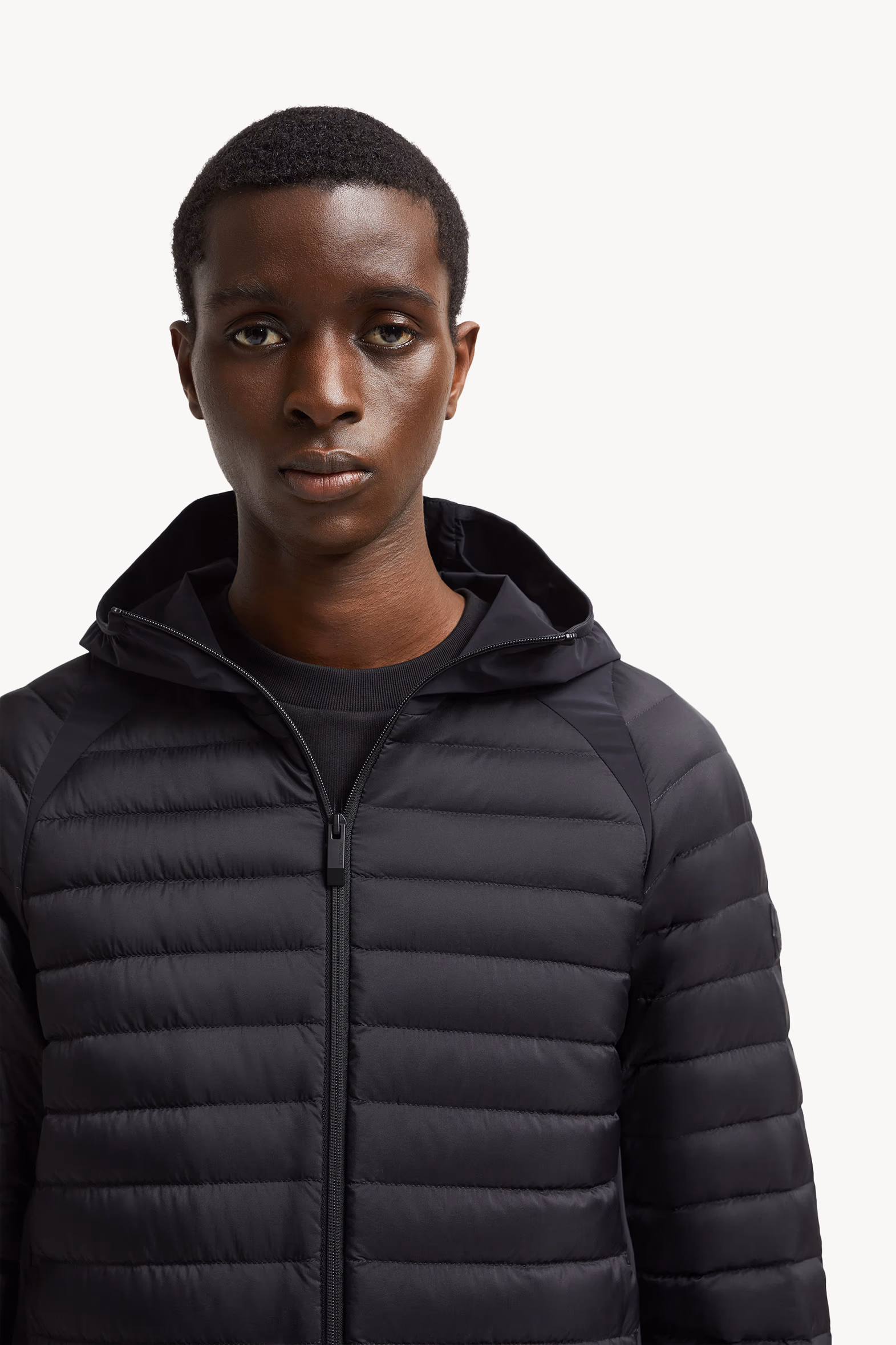 Plumífero corto con capucha Galbert Hombre Negro Moncler 7